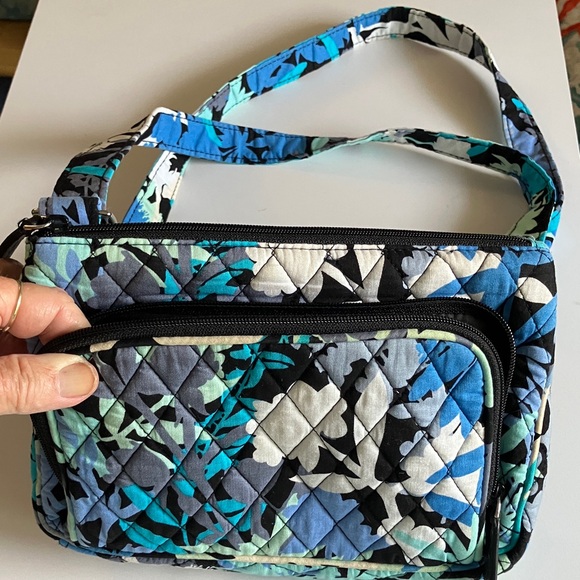 Vera Bradley Floral pattern Crossbody - Picture 3 of 11